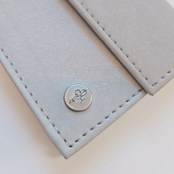 Cole Haan Card Case Reflective Wallet. - Picture 6 of 8